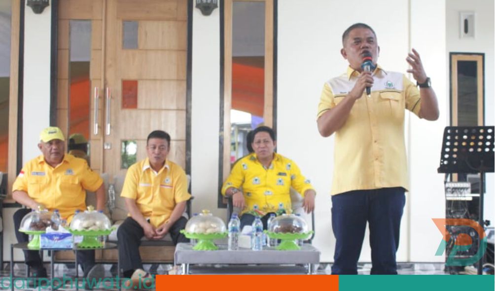 Ketua DPD Golkar Kabupaten Pohuwato, Nasir Giasi Bersama Ketua DPD Golkar Provinsi Gorontalo, Rusli Habibie. Sumber Foto: Erik Munandar