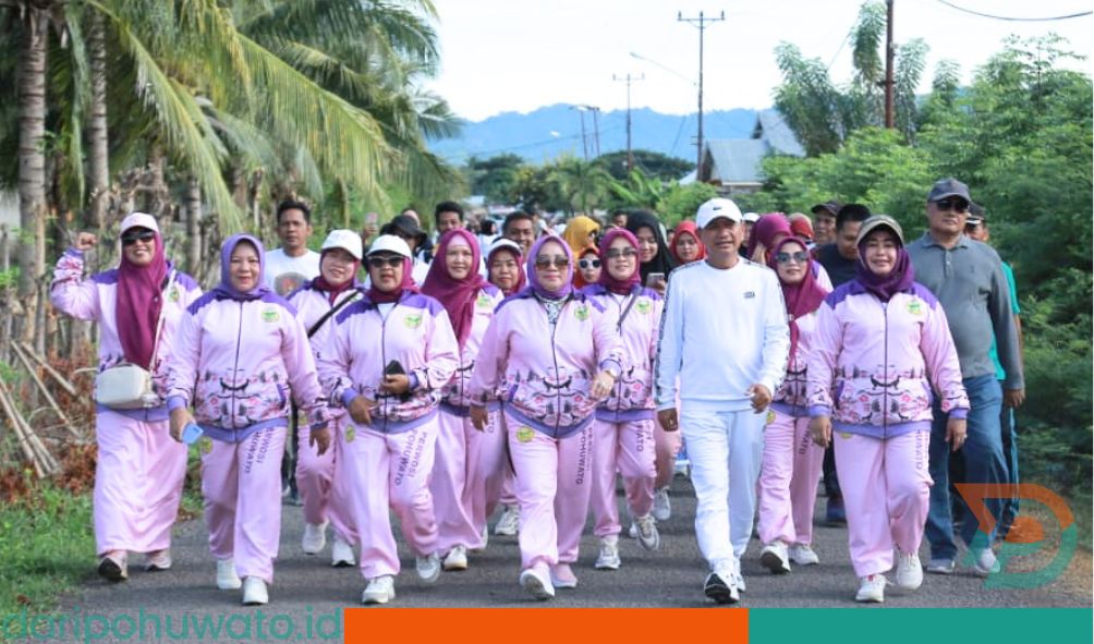 Bupati Saipul A. Mbuinga bersama Wakil Bupati, Suharsi Igirisa menghadiri Milad Kecamatan Popayato ke-23 Tahun. Sumber foto : Humas Pemda Kabupaten Pohuwato.